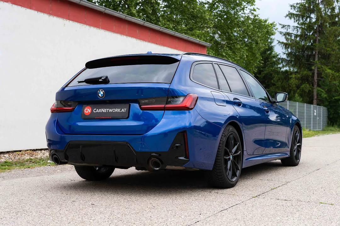 BMW 320d Touring in Portimo Blue 💙 M-Paket Now available at 🔺 www.CarNetwor...